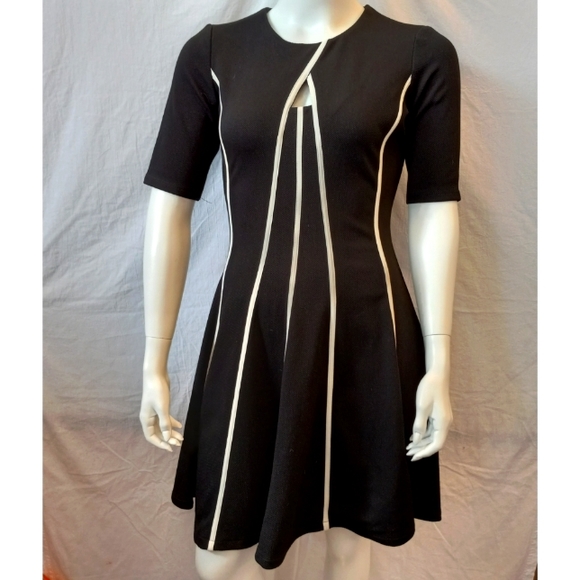 Danny & Nicole Dresses & Skirts - Danny & Nicole black and white dress with cutout, size 12